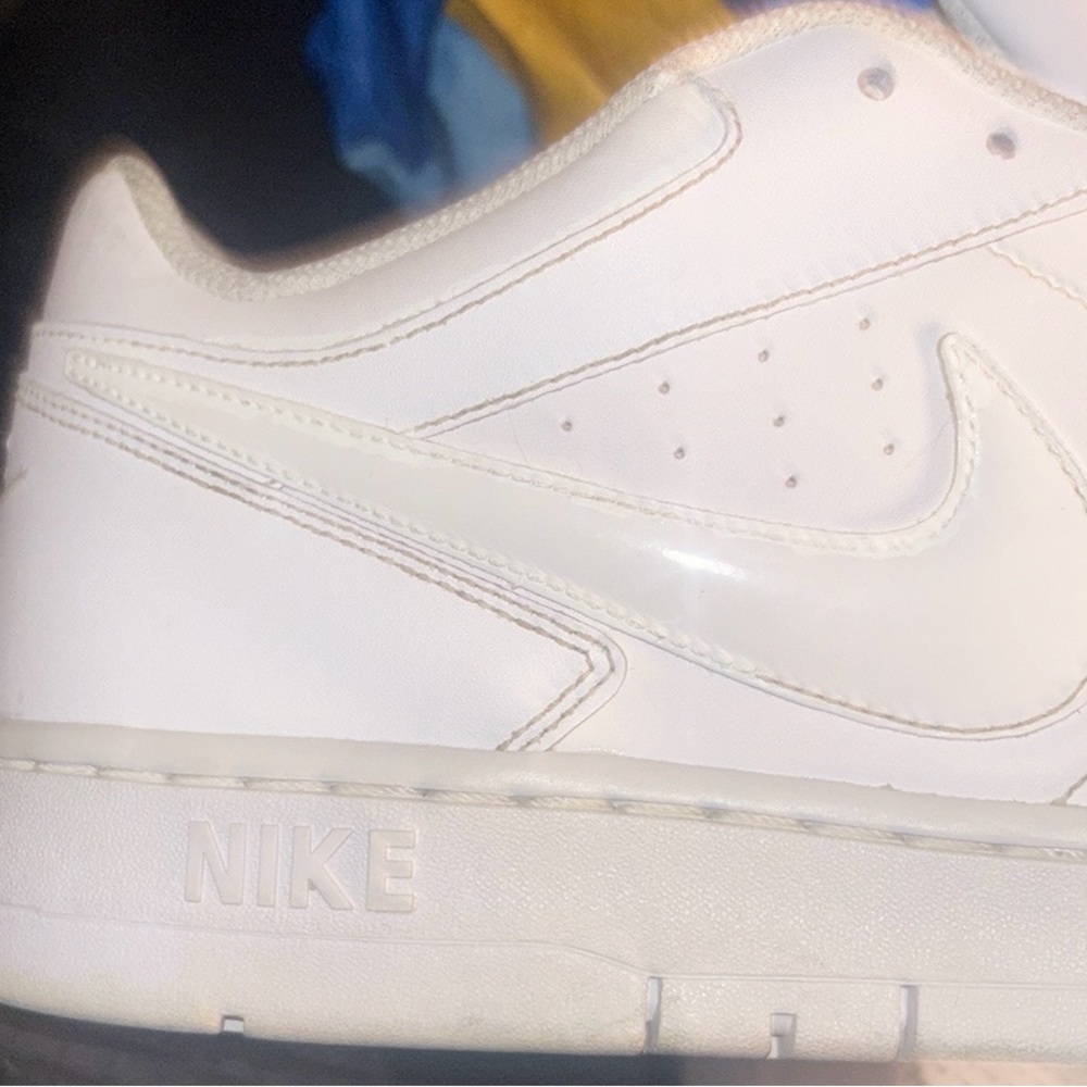 THE NIKE SB DUNK LOW "TRIPLE WHITE" - Picture 4 of 12